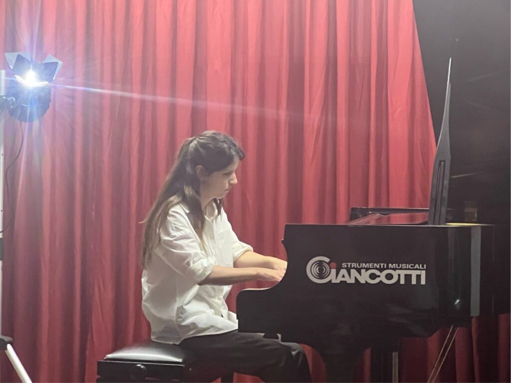foto-7-1024x768 Sabato 7 giugno 2025: Ospite la geniale virtuosa pianista Belga Julie Noiret